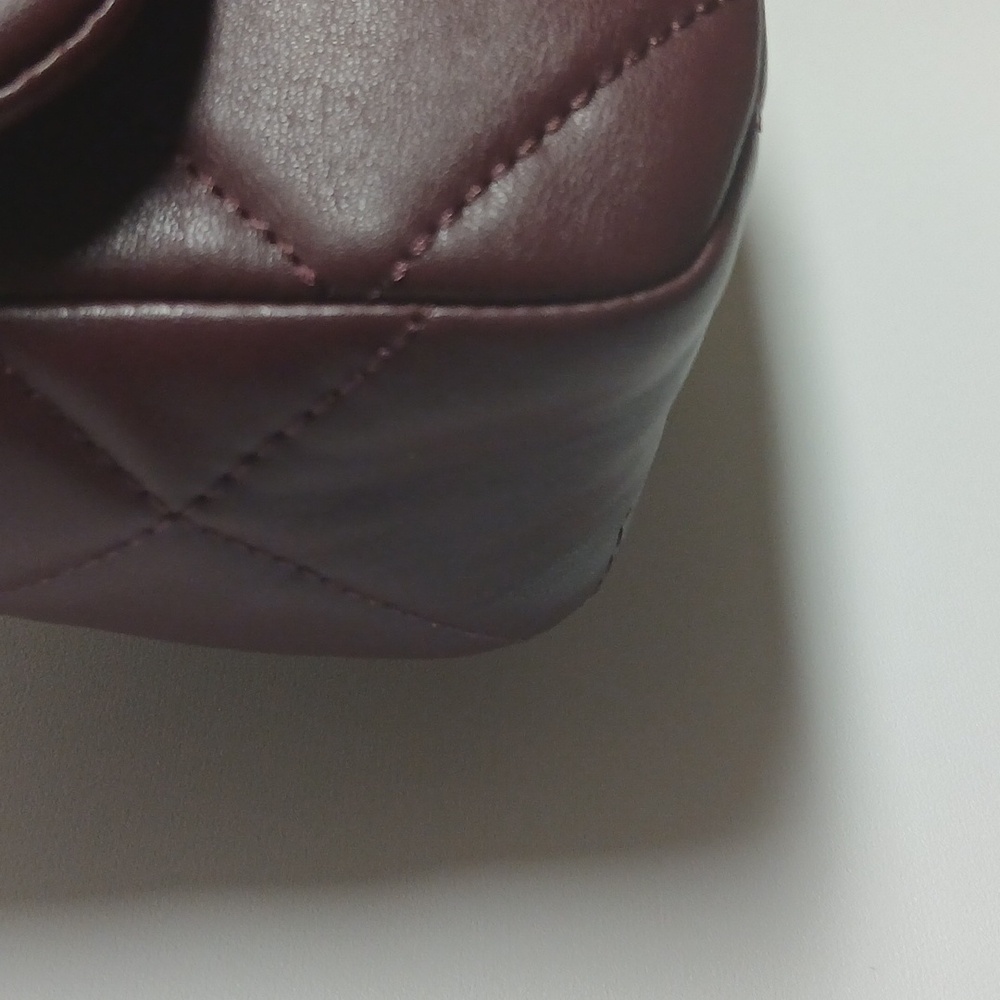 Badgley Mischka Elegant Quilted Burgundy Shoulder Bag - Picture 4 of 14